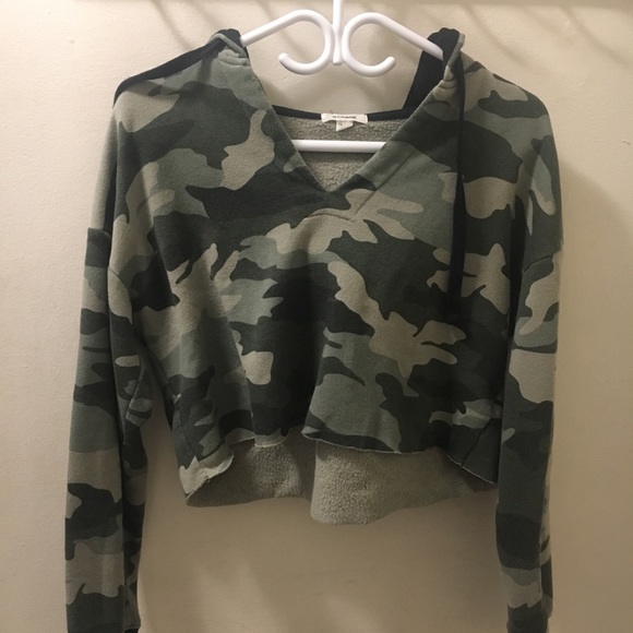 Cropped camo hoodie. - Picture 1 of 1
